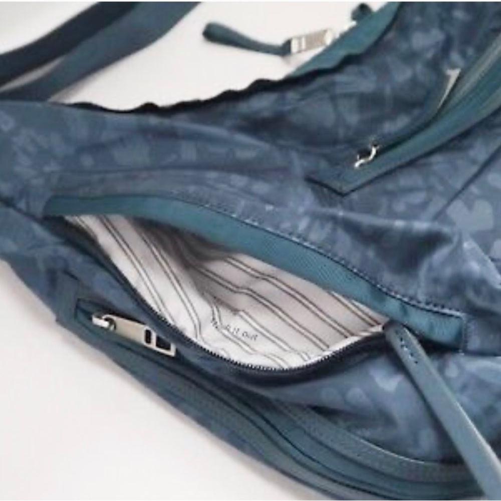 Lululemon Resolution Hobo View 5